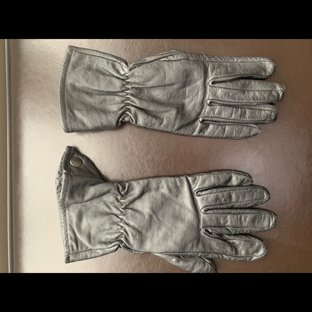 Riding gloves